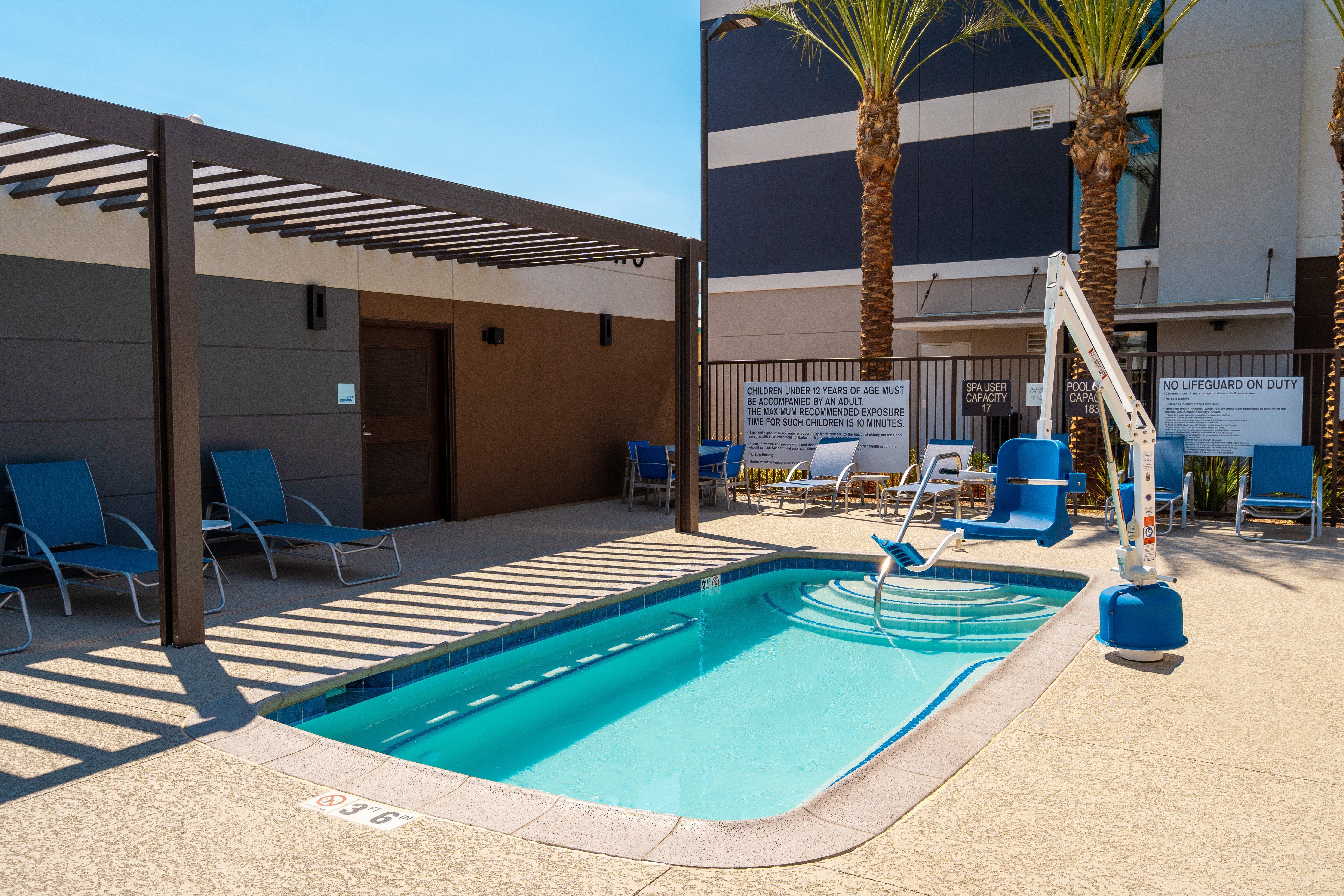 Holiday Inn Express & Suites - Las Vegas - E Tropicana By Ihg Экстерьер фото
